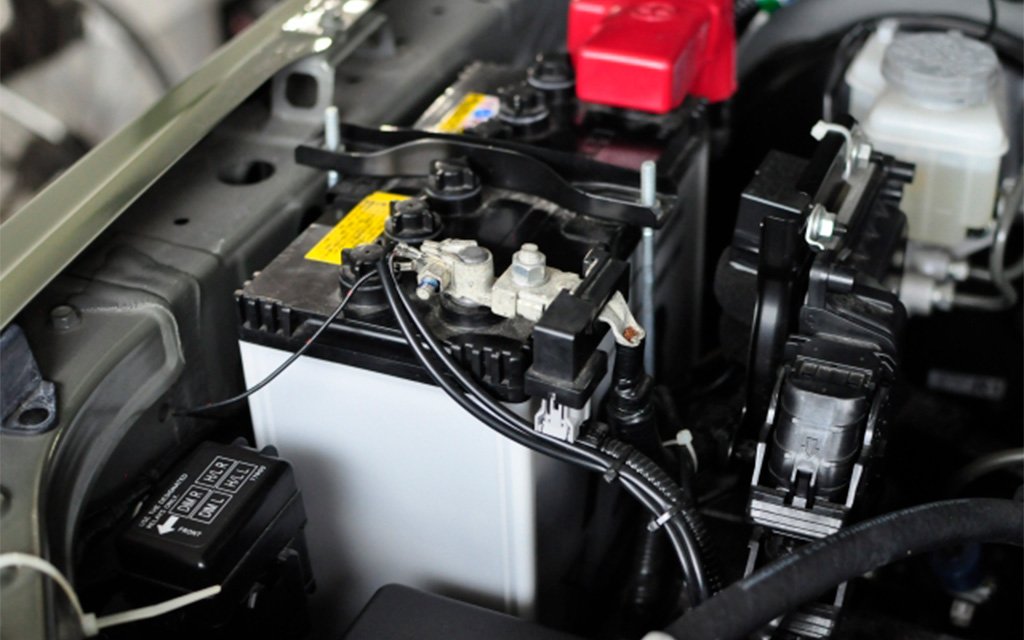 車のバッテリーを交換するタイミングや交換手順を徹底解説！｜教えて