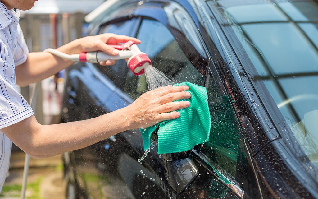 車の正しい洗車方法とは？コーティングを長持ちさせるために知っておき 