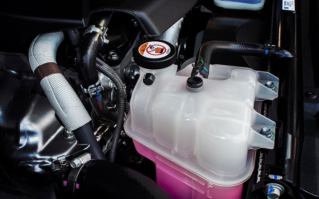 車の冷却水クーラント液 クーラント液（冷却水）とは？役割や交換・補充の方法について｜教えて
