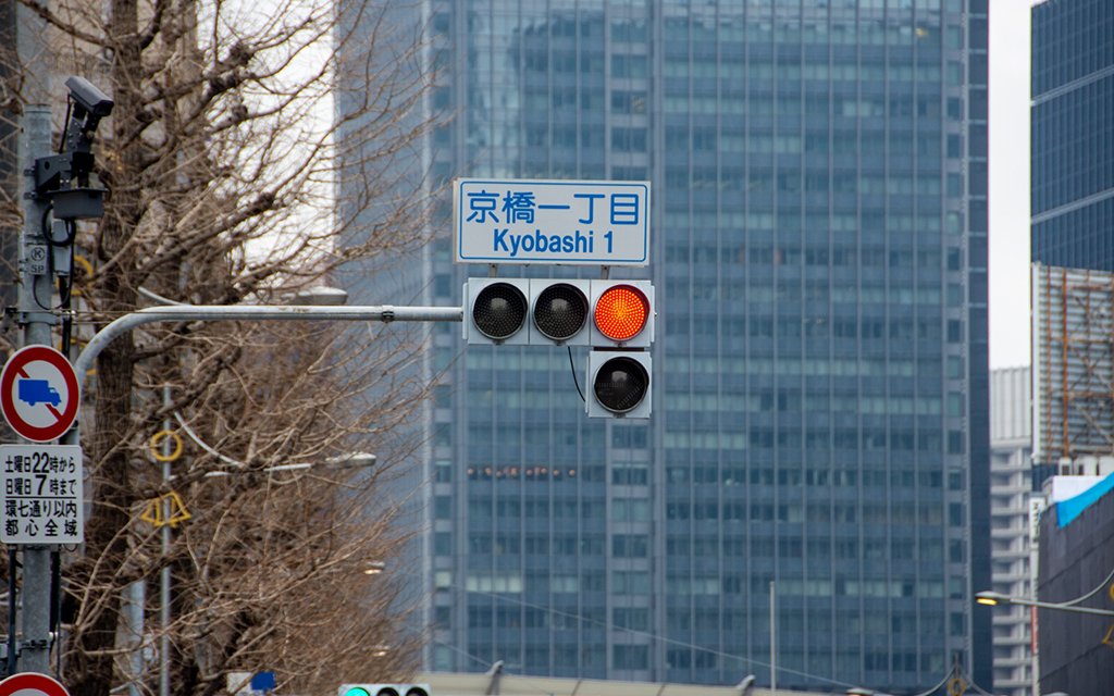 信号機とは？プログラム多段式・感応式・押ボタン式など種類や仕組みを